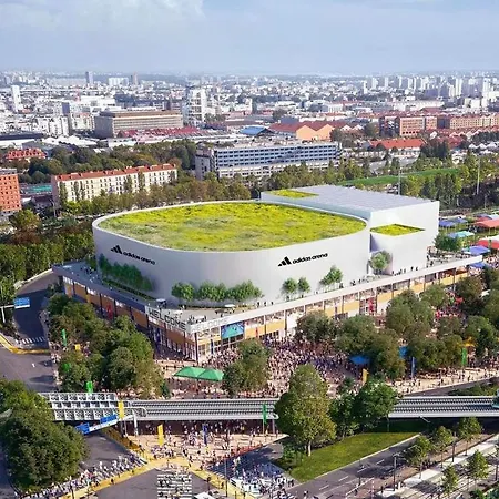 Near Adidas Arena Parigi